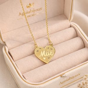 Colar Coração Vazado com Escrita Mãe