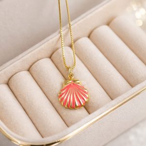 Colar com Pingente Concha Resinado